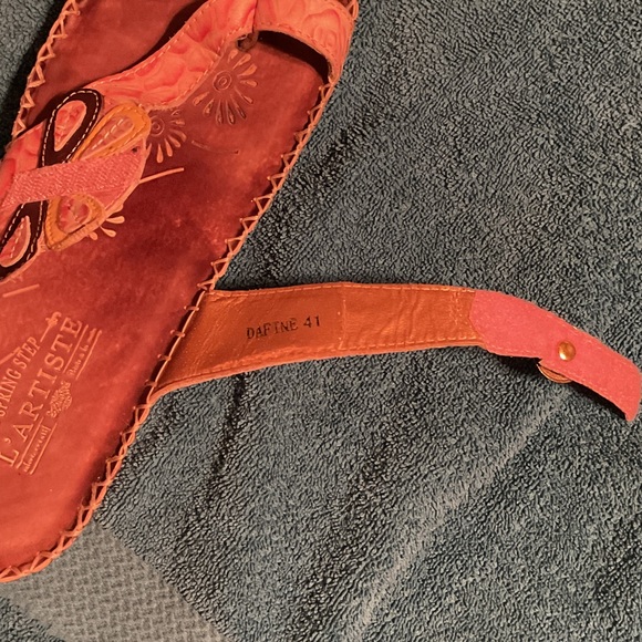 Spring Step L'ATISTE Floral Embossed Sandals - Picture 4 of 5